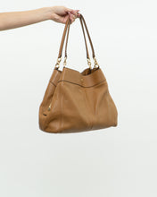 Load image into Gallery viewer, COACH x Tan Pebble Leather Lexi Purse