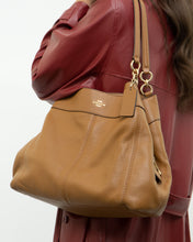 Load image into Gallery viewer, COACH x Tan Pebble Leather Lexi Purse