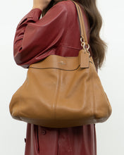 Load image into Gallery viewer, COACH x Tan Pebble Leather Lexi Purse