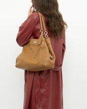 Load image into Gallery viewer, COACH x Tan Pebble Leather Lexi Purse