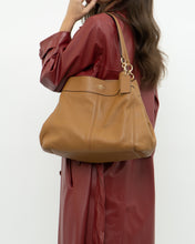 Load image into Gallery viewer, COACH x Tan Pebble Leather Lexi Purse