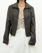 Load image into Gallery viewer, Vintage x BEBE Brown Leather Jacket (XS-L)