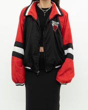 Load image into Gallery viewer, Vintage x CHICAGO BULLS Windbreaker