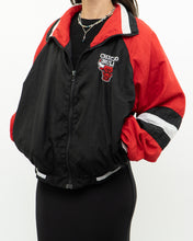 Load image into Gallery viewer, Vintage x CHICAGO BULLS Windbreaker