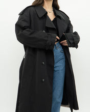 Load image into Gallery viewer, Vintage x Made in Canada x LONDON FOG Black Classic Trench (M-XL)