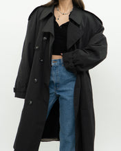 Load image into Gallery viewer, Vintage x Made in Canada x LONDON FOG Black Classic Trench (M-XL)