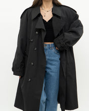 Load image into Gallery viewer, Vintage x Made in Canada x LONDON FOG Black Classic Trench (M-XL)