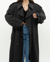 Load image into Gallery viewer, Vintage x Made in Canada x LONDON FOG Black Classic Trench (M-XL)