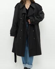 Load image into Gallery viewer, Vintage x Made in Canada x LONDON FOG Black Classic Trench (M-XL)