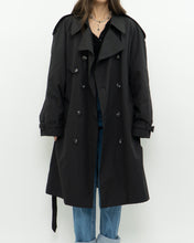 Load image into Gallery viewer, Vintage x Made in Canada x LONDON FOG Black Classic Trench (M-XL)