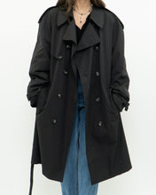 Load image into Gallery viewer, Vintage x Made in Canada x LONDON FOG Black Classic Trench (M-XL)