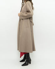 Load image into Gallery viewer, Vintage x Made in Japan x EATON Beige Trench (XS-M)