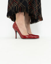 Load image into Gallery viewer, Vintage x Deadstock x Red Patent Leather Stilettos (7, 7.5)