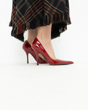 Load image into Gallery viewer, Vintage x Deadstock x Red Patent Leather Stilettos (7, 7.5)