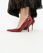 Load image into Gallery viewer, Vintage x Deadstock x Red Patent Leather Stilettos (7, 7.5)