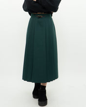 Load image into Gallery viewer, Vintage x Made in Canada x Forest Green Pleated Skirt (S, M)