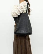 Load image into Gallery viewer, Vintage x Pebble Leather Black Shoulder Bag