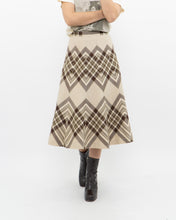 Load image into Gallery viewer, Vintage x HIGHLAND QUEEN Pure Wool Beige &amp; Brown Pattern Skirt (S)