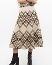 Load image into Gallery viewer, Vintage x HIGHLAND QUEEN Pure Wool Beige &amp; Brown Pattern Skirt (S)