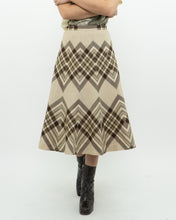 Load image into Gallery viewer, Vintage x HIGHLAND QUEEN Pure Wool Beige &amp; Brown Pattern Skirt (S)