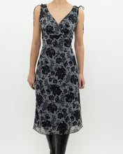 Load image into Gallery viewer, Vintage x Made in Canada x Grey Floral Midi Dress (M, L)