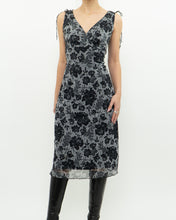 Load image into Gallery viewer, Vintage x Made in Canada x Grey Floral Midi Dress (M, L)