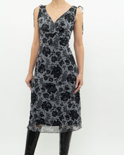 Load image into Gallery viewer, Vintage x Made in Canada x Grey Floral Midi Dress (M, L)