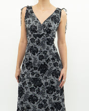 Load image into Gallery viewer, Vintage x Made in Canada x Grey Floral Midi Dress (M, L)