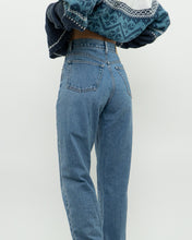 Load image into Gallery viewer, Vintage x Lightwash Denim (M)