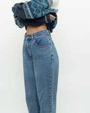 Load image into Gallery viewer, Vintage x Lightwash Denim (M)