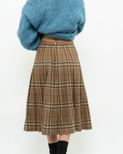 Load image into Gallery viewer, Vintage x Made in Canada x HIGHLAND QUEEN Tan Plaid Pleated Skirt (XS-M)