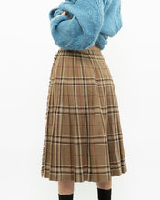 Load image into Gallery viewer, Vintage x Made in Canada x HIGHLAND QUEEN Tan Plaid Pleated Skirt (XS-M)