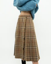 Load image into Gallery viewer, Vintage x Made in Canada x HIGHLAND QUEEN Tan Plaid Pleated Skirt (XS-M)