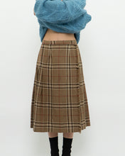 Load image into Gallery viewer, Vintage x Made in Canada x HIGHLAND QUEEN Tan Plaid Pleated Skirt (XS-M)