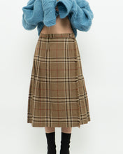 Load image into Gallery viewer, Vintage x Made in Canada x HIGHLAND QUEEN Tan Plaid Pleated Skirt (XS-M)