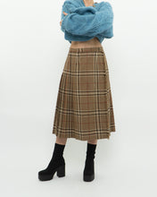 Load image into Gallery viewer, Vintage x Made in Canada x HIGHLAND QUEEN Tan Plaid Pleated Skirt (XS-M)