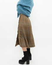 Load image into Gallery viewer, Vintage x Made in Canada x HIGHLAND QUEEN Tan Plaid Pleated Skirt (XS-M)