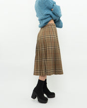 Load image into Gallery viewer, Vintage x Made in Canada x HIGHLAND QUEEN Tan Plaid Pleated Skirt (XS-M)