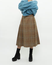 Load image into Gallery viewer, Vintage x Made in Canada x HIGHLAND QUEEN Tan Plaid Pleated Skirt (XS-M)