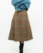 Load image into Gallery viewer, Vintage x Made in Canada x HIGHLAND QUEEN Tan Plaid Pleated Skirt (XS-M)