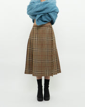 Load image into Gallery viewer, Vintage x Made in Canada x HIGHLAND QUEEN Tan Plaid Pleated Skirt (XS-M)