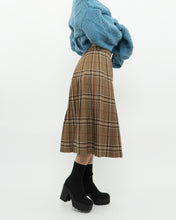 Load image into Gallery viewer, Vintage x Made in Canada x HIGHLAND QUEEN Tan Plaid Pleated Skirt (XS-M)