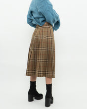 Load image into Gallery viewer, Vintage x Made in Canada x HIGHLAND QUEEN Tan Plaid Pleated Skirt (XS-M)