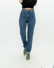 Load image into Gallery viewer, Vintage x TOMMY HILFIGER Mid-wash Denim (XS)