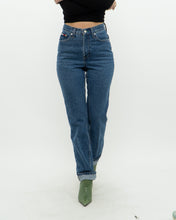 Load image into Gallery viewer, Vintage x TOMMY HILFIGER Mid-wash Denim (XS)