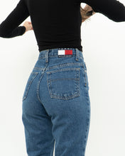 Load image into Gallery viewer, Vintage x TOMMY HILFIGER Mid-wash Denim (XS)