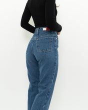 Load image into Gallery viewer, Vintage x TOMMY HILFIGER Mid-wash Denim (XS)