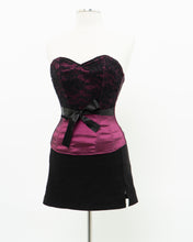 Load image into Gallery viewer, Vintage x Shiny Magenta Black Strapless Corset (XS, S)