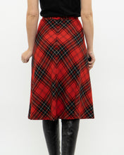 Load image into Gallery viewer, Vintage x Made in Canada x HIGHLAND QUEEN Red Wool Plaid Skirt (XS, S)