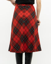 Load image into Gallery viewer, Vintage x Made in Canada x HIGHLAND QUEEN Red Wool Plaid Skirt (XS, S)